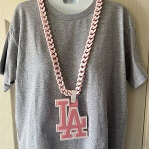Los Ángeles Dodgers Pink and White LA Necklace